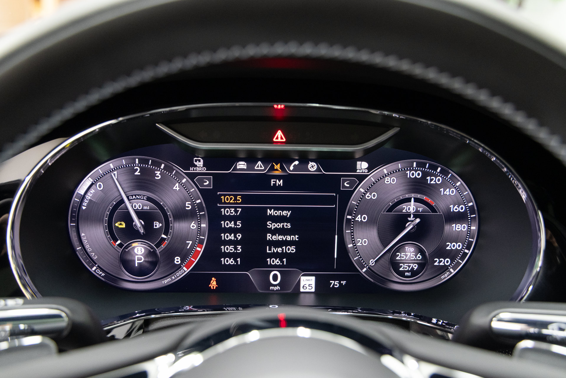 Used 2024 Bentley Flying Spur Plug-In Hybrid AWD/4WD image 16