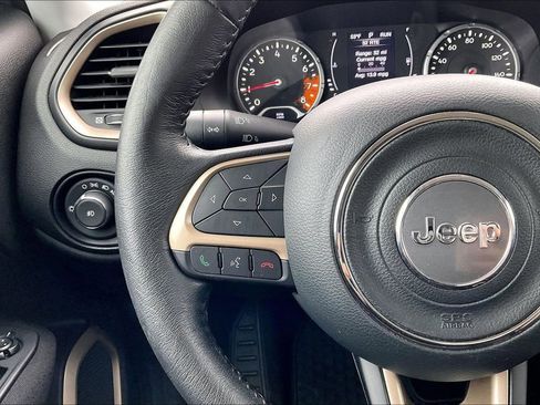 Used 2017 Jeep Renegade Latitude w/ Cold Weather Group AWD/4WD image 18