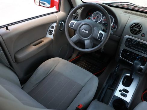 Used 2006 Jeep Liberty Limited AWD/4WD image 12