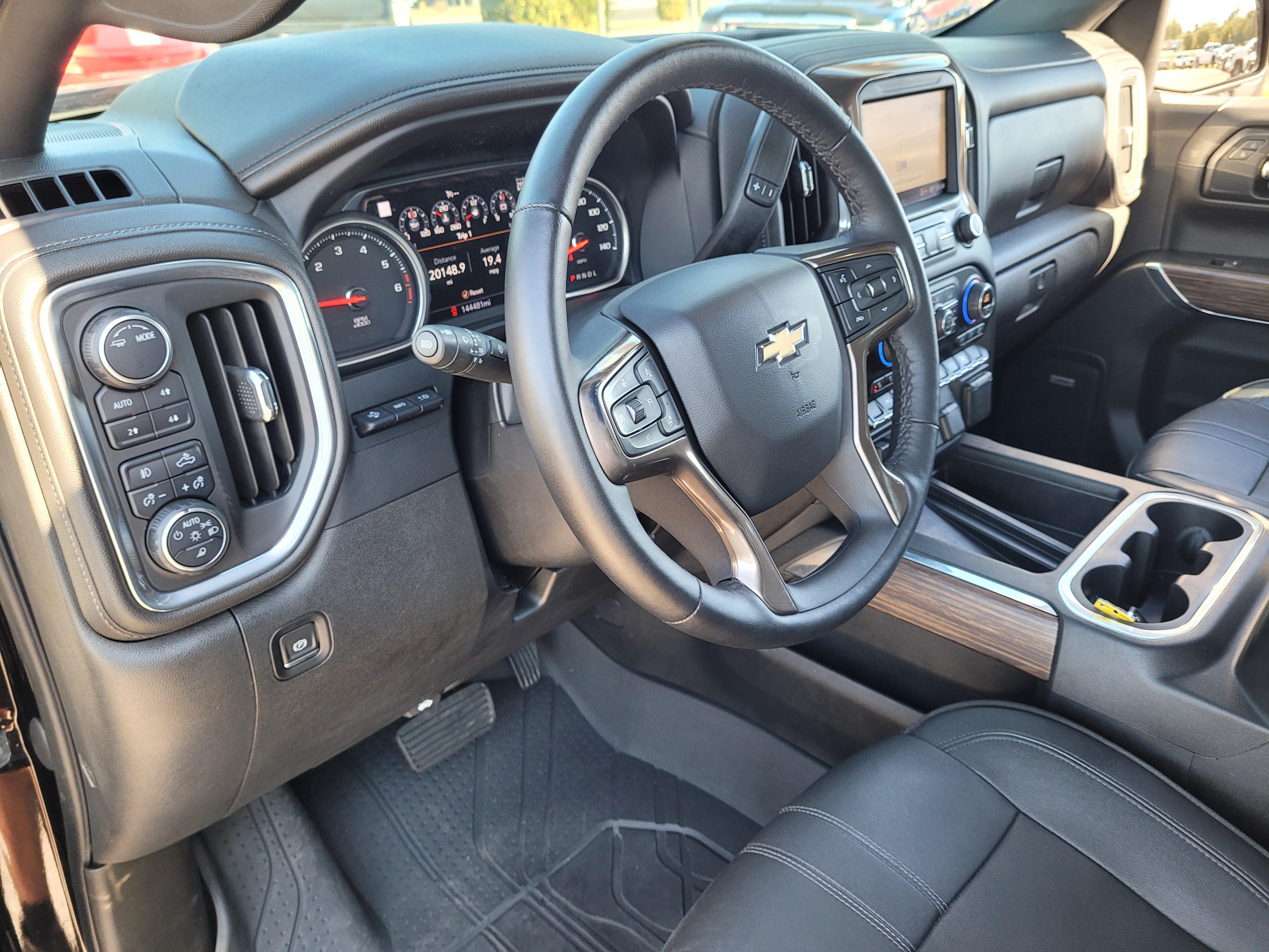 Used 2022 Chevrolet Silverado 1500 High Country w/ Technology Package AWD/4WD image 22