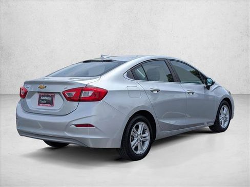 Used 2018 Chevrolet Cruze LT w/ Convenience Package FWD image 5