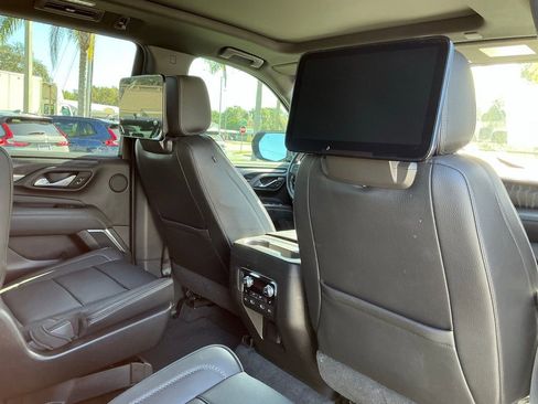 Used 2021 GMC Yukon Denali w/ Denali Premium Package image 17