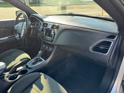 Used 2012 Chrysler 200 Touring FWD image 15