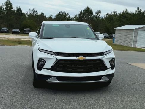 Used 2025 Chevrolet Blazer LT FWD image 3
