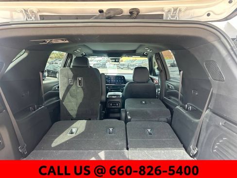 Used 2024 Chevrolet Traverse RS AWD/4WD image 14