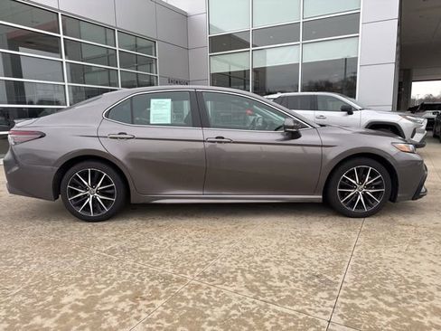 Used 2023 Toyota Camry SE image 8