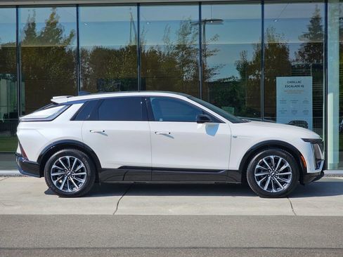 Used 2024 Cadillac Lyriq Sport w/ LPO, Floor Liner Package AWD/4WD image 6