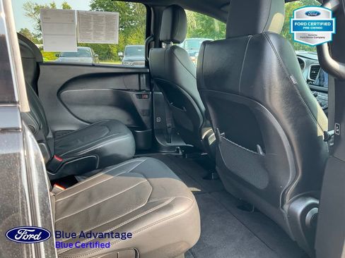 Used 2020 Chrysler Pacifica Touring-L FWD image 20