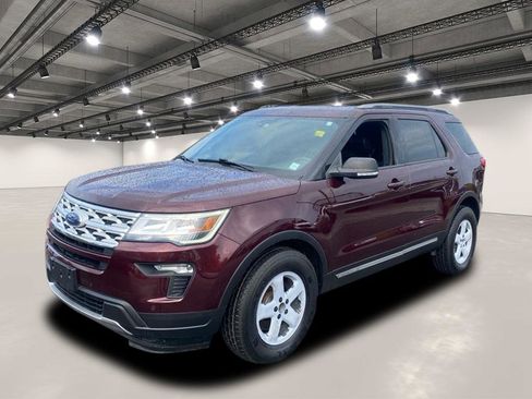Used 2019 Ford Explorer XLT w/ Equipment Group 202A image 3