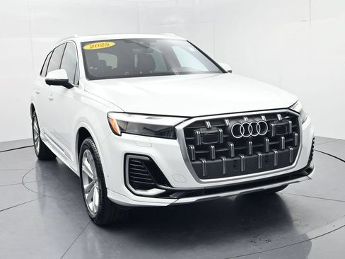 Used 2025 Audi Q7 3.0T Premium Plus AWD/4WD image 2