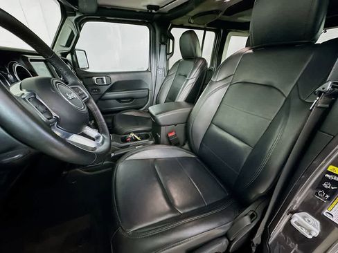 Used 2020 Jeep Wrangler Unlimited Sahara image 12