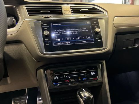 Certified 2022 Volkswagen Tiguan SE R-Line FWD image 25
