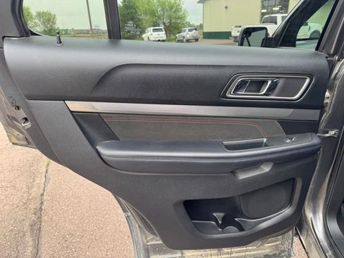 Used 2018 Ford Explorer XLT w/ Equipment Group 202A AWD/4WD image 16