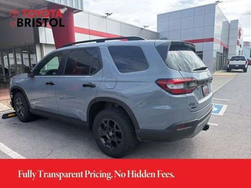 Used 2025 Honda Pilot TrailSport image 9