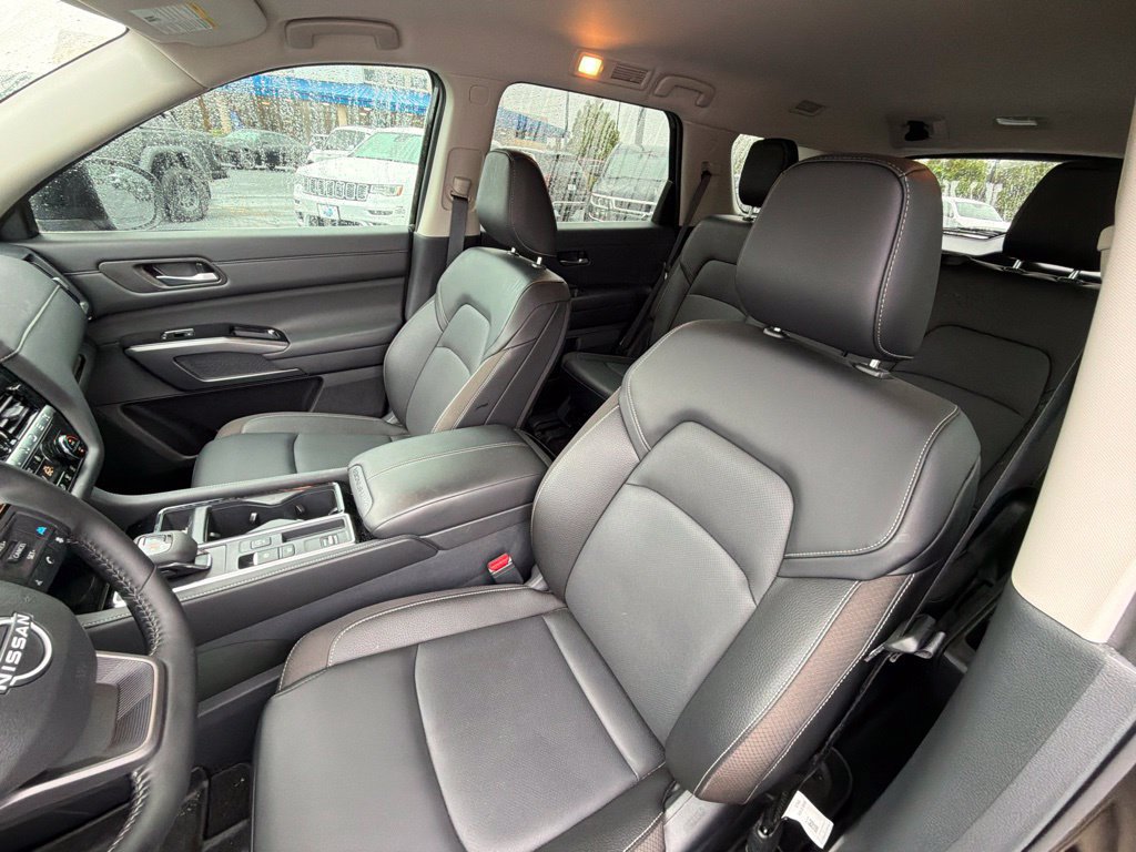 Used 2026 Nissan Pathfinder SL FWD image 7