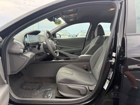 Used 2023 Hyundai Elantra SEL w/ Convenience Package FWD image 12