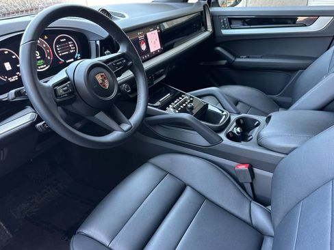 Used 2026 Porsche Cayenne E-Hybrid AWD/4WD image 4