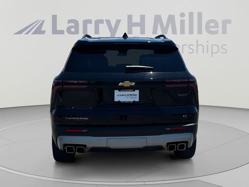 Used 2024 Chevrolet Traverse LT FWD image 4
