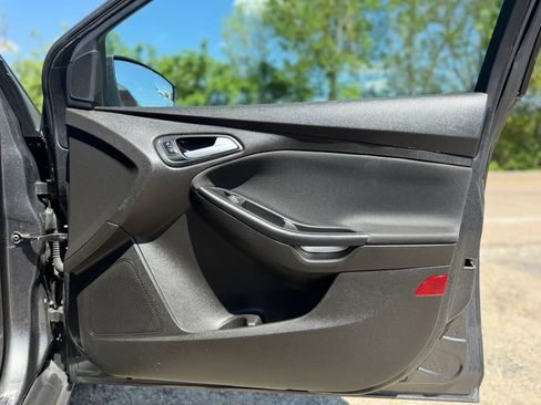 Used 2016 Ford Focus SE w/ Reverse Sensing Package image 19