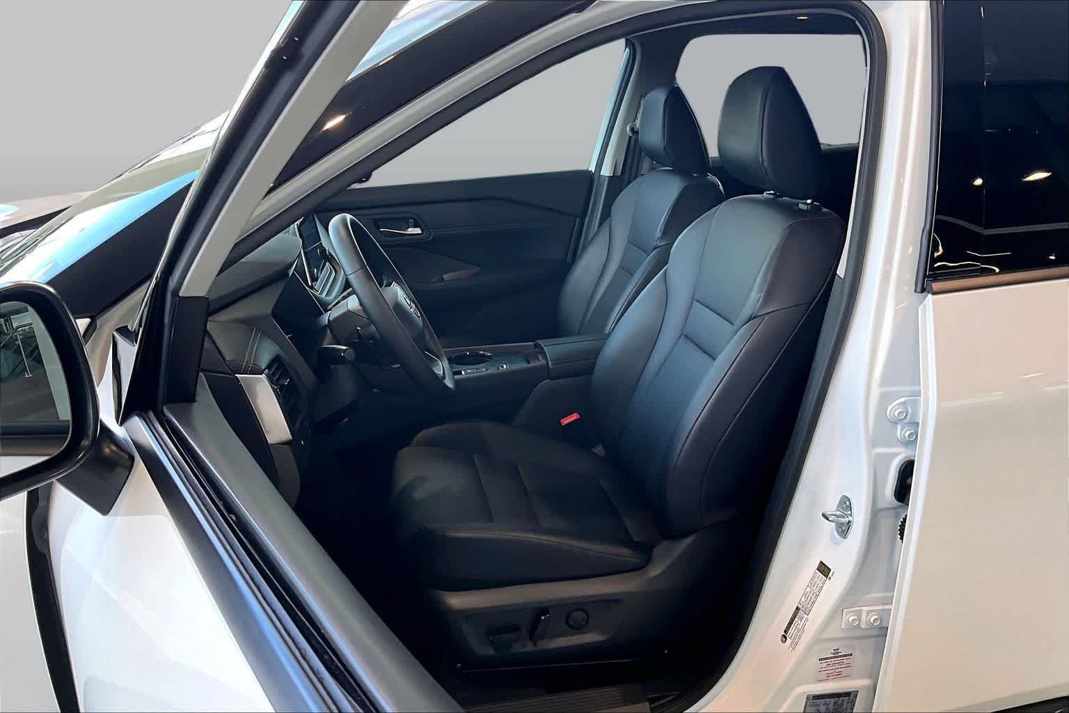 Used 2026 Nissan Rogue Dark Armor FWD image 7