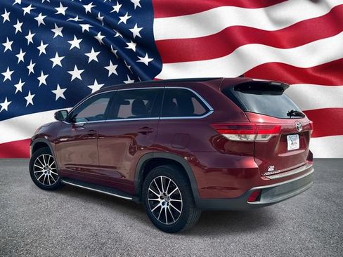 Used 2017 Toyota Highlander SE FWD image 12