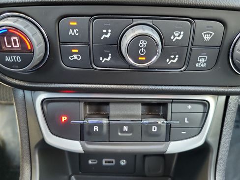 Used 2022 GMC Terrain SLE w/ Driver Convenience Package FWD image 22