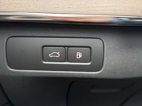 New 2026 Volvo XC90 T8 Plus w/ Protection Package Premier image 32