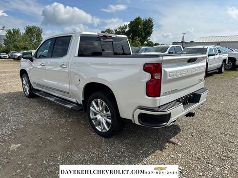 Used 2025 Chevrolet Silverado 1500 High Country w/ High Country Premium Package AWD/4WD image 3
