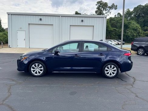Used 2023 Toyota Corolla LE FWD image 3