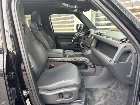 Certified 2026 Land Rover Defender 110 OCTA AWD/4WD image 9