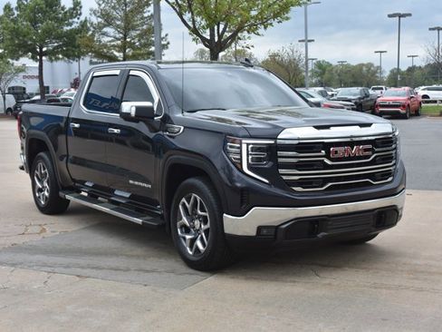 Used 2023 GMC Sierra 1500 SLT w/ SLT Premium Package RWD image 3