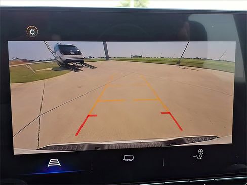 Used 2024 Chevrolet Colorado LT w/ LT Convenience Package II image 9