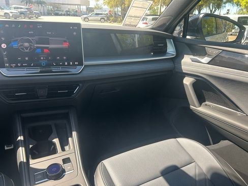 New 2026 Volkswagen Tiguan SE R-Line FWD image 11