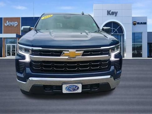 Used 2022 Chevrolet Silverado 1500 LT AWD/4WD image 9