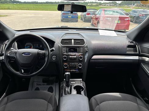 Used 2018 Ford Explorer XLT FWD image 12