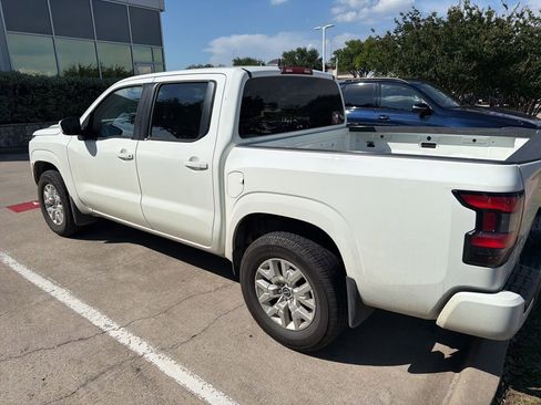 Used 2022 Nissan Frontier SV w/ Technology Package AWD/4WD image 4