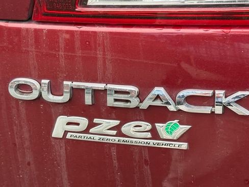 Used 2017 Subaru Outback 2.5i Limited image 12