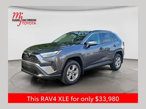 Used 2025 Toyota RAV4 XLE FWD image 1