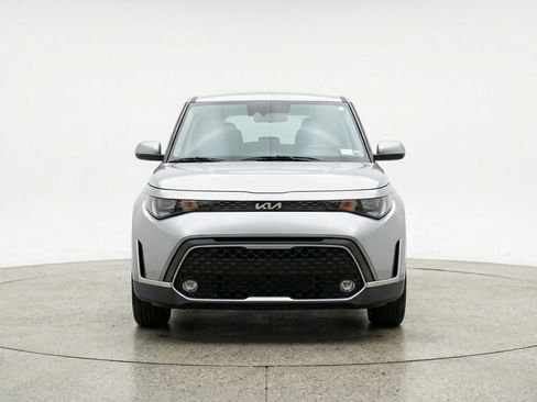 Used 2025 Kia Soul LX w/ LX Technology Package FWD image 2