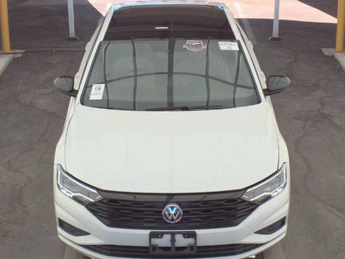 Used 2019 Volkswagen Jetta R-Line image 2