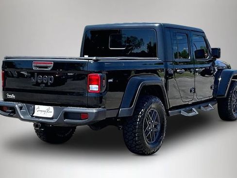 Used 2024 Jeep Gladiator Sport AWD/4WD image 5