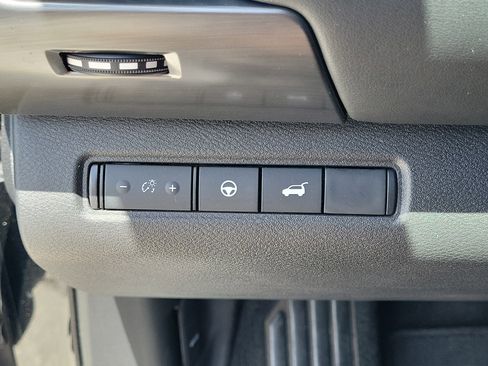 Certified 2024 Nissan Pathfinder SL FWD image 26