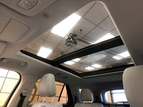 Used 2025 Ford Explorer Platinum w/ LUX Leather Package image 21