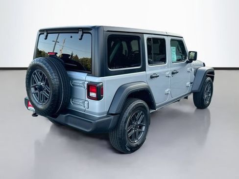 Used 2024 Jeep Wrangler Unlimited Sport AWD/4WD image 6