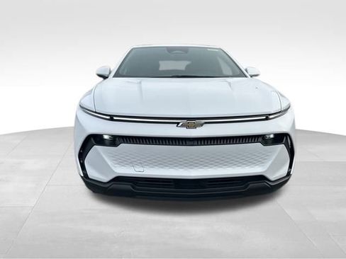 New 2026 Chevrolet Equinox EV LT image 8