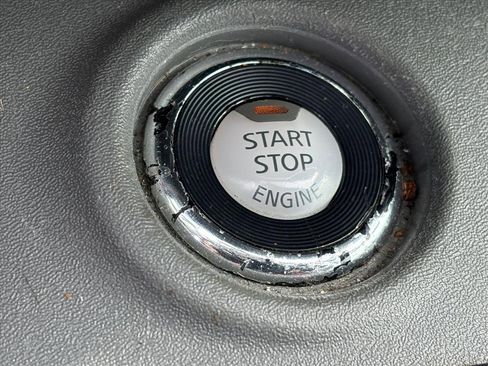 Used 2020 Nissan Frontier SV w/ Midnight Edition Floor Mats image 12