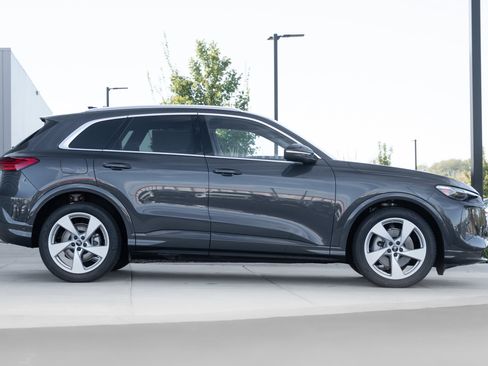 New 2025 Audi Q5 Prestige image 3