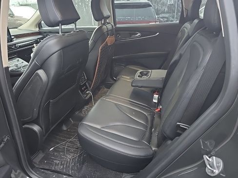 Used 2022 Lincoln Nautilus Reserve w/ Equipment Group 201A image 7