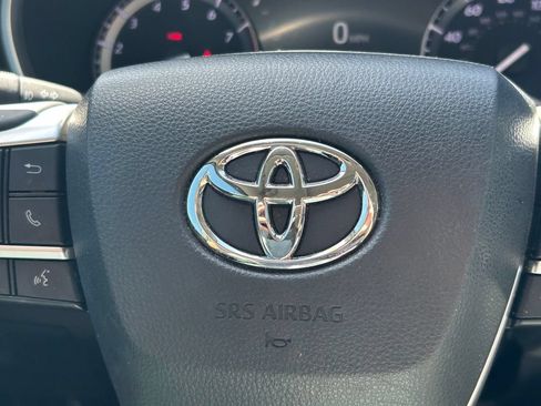 Used 2022 Toyota Highlander XLE FWD image 38