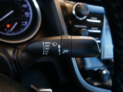 Used 2018 Toyota Camry SE image 35